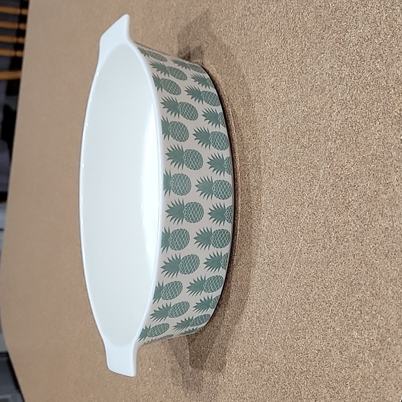 Grace Porcelain Pineapple Casserole Dish!! - Picture 4 of 10